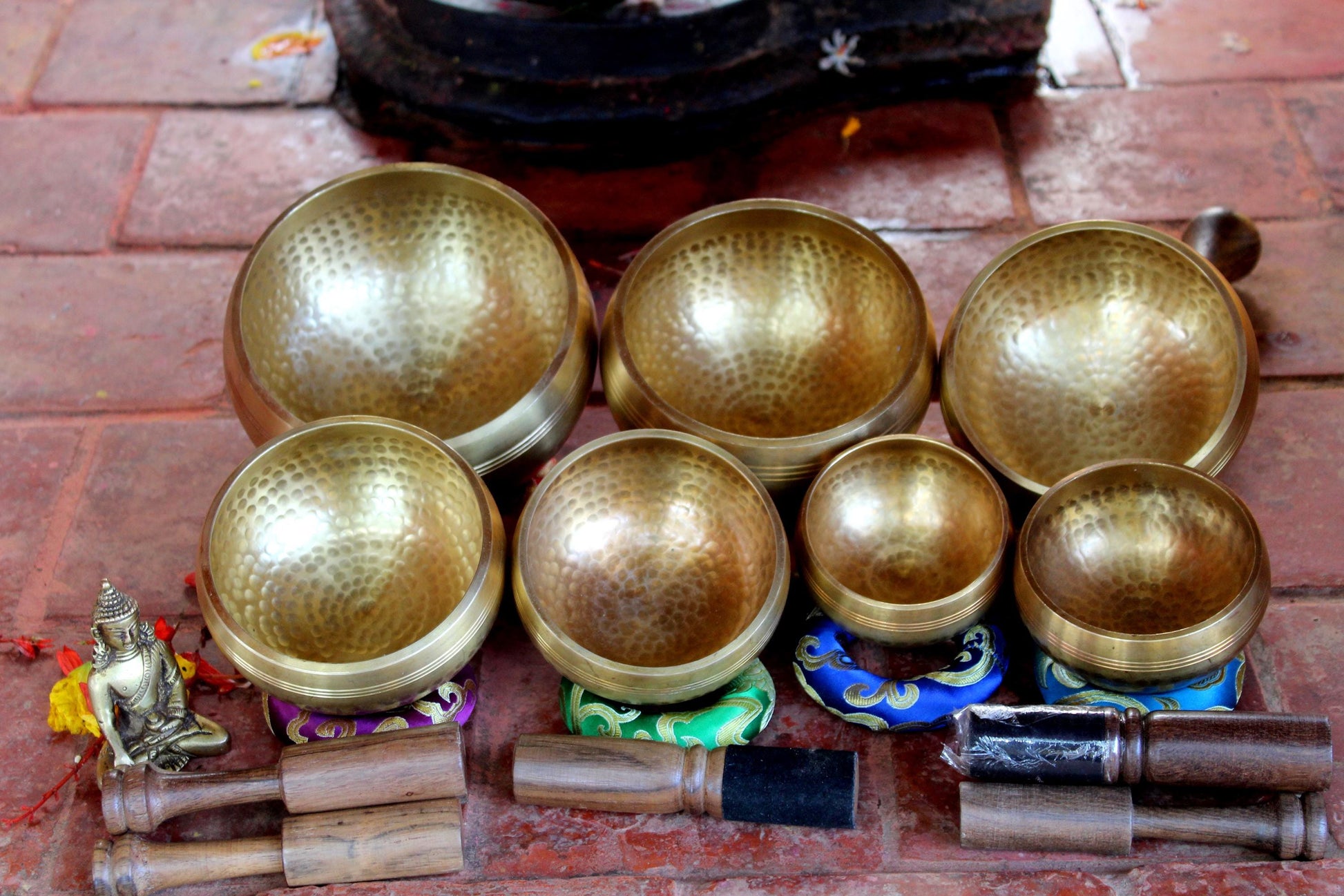 Hand Beaten Chakra Set Singing Bowl-Set of 7 Tibetan Singing Bowl,Himalayan Singing Bowl from Nepal-Meditation,Mindfulness, Sound Bath ,Yoga